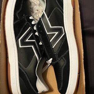 Vans Men's Black and White Sneakers